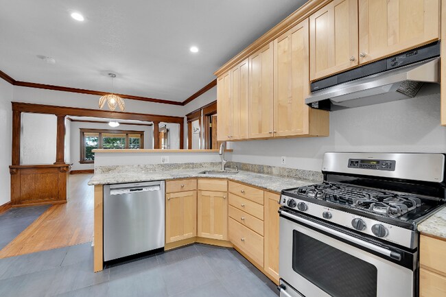 Building Photo - 2708 E 14th Ave