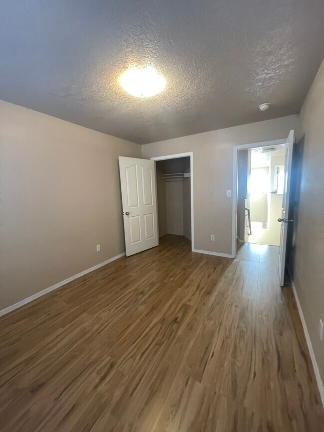 Building Photo - 919 Molten Pl NW