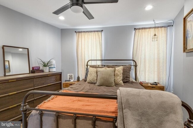 Building Photo - 2531 Collins St