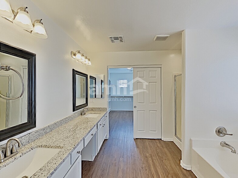 Building Photo - 16194 W Shangri La Rd