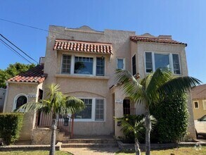 Building Photo - DE SOTO 2727-2729