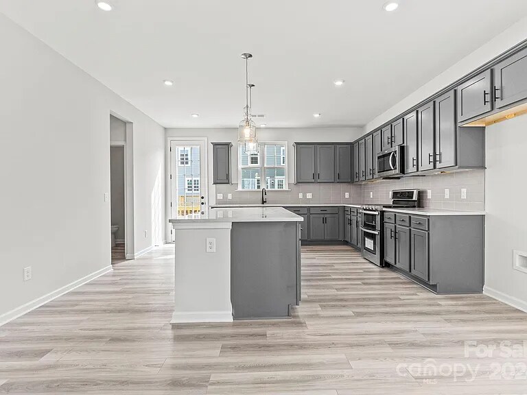 Building Photo - 7105 Brookview Ln