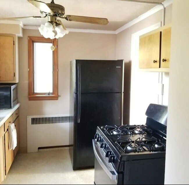 Building Photo - Charming 3BR House in Clairton