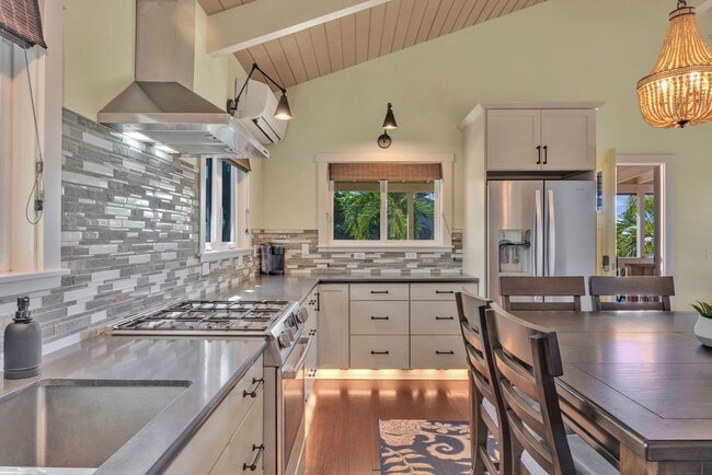 Building Photo - Oceanview 3-Bedroom in Lahaina – Solar, EV...
