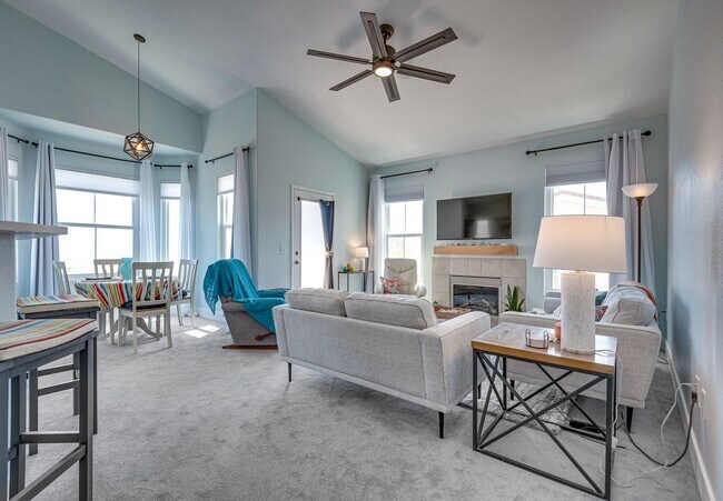 Building Photo - Fully Furnished 2 Bedroom 2 Bath Breathe T...