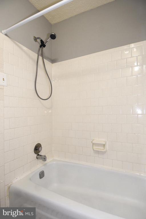 Building Photo - 14 Fenceline Dr