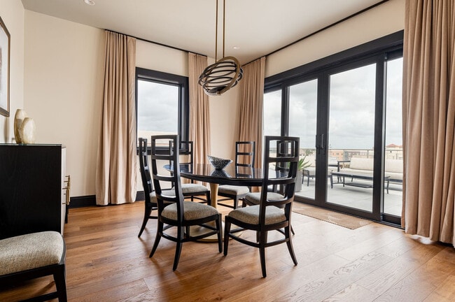 Building Photo - 1011 Canal St