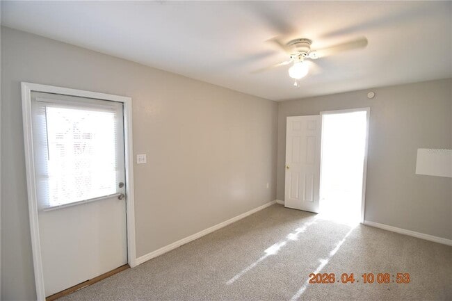 Building Photo - 10922 Hyacinth Ave