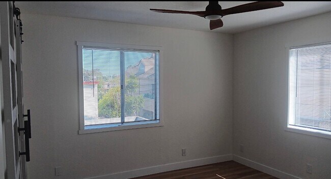 Building Photo - 604 Venice Way