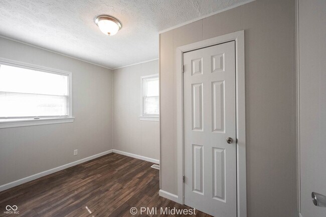 Building Photo - 126 Lewis Dr