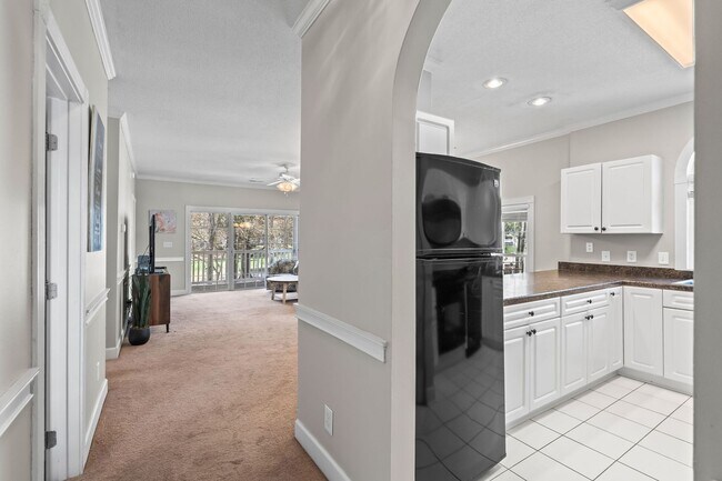 Building Photo - 686 Riverwalk Dr