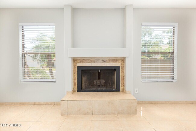 Building Photo - 3919 E Marconi Ave