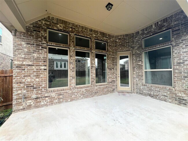 Building Photo - 2700 Hudson Ln