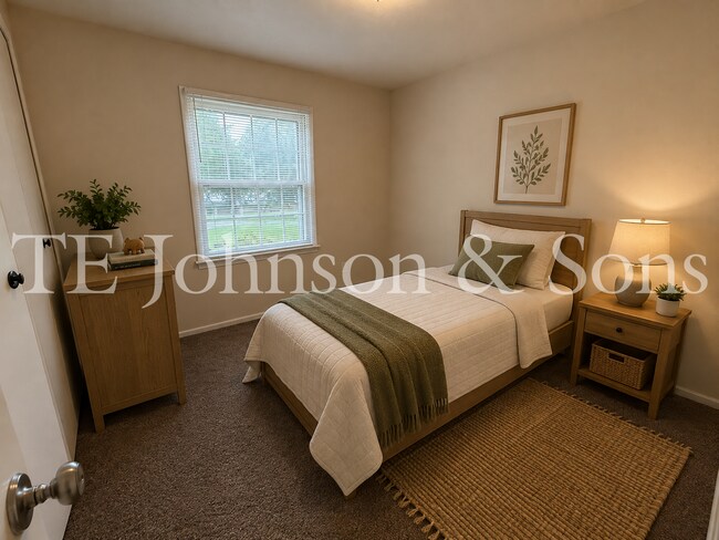 Building Photo - Charming 4 Bedroom Ranch with Fenced Yard and Hardwood Floors