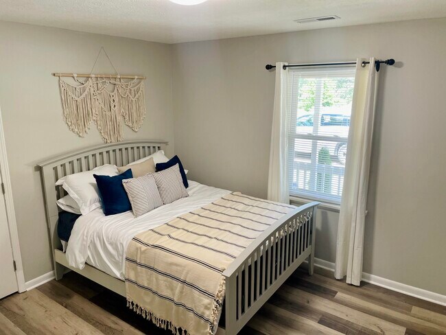 Building Photo - 6968 Corydon Ridge Rd NE