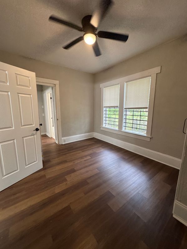 Building Photo - 1459 W 23rd St