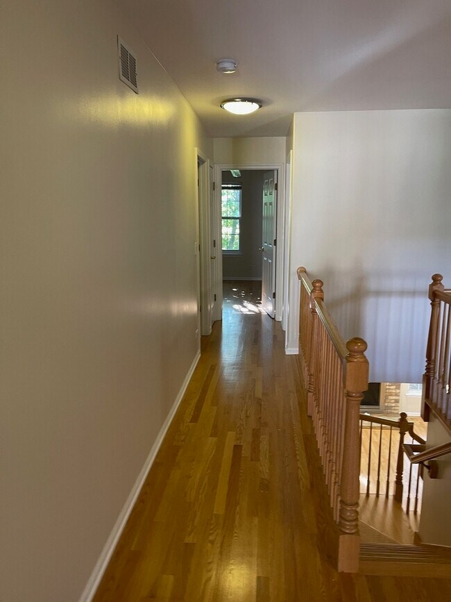 Building Photo - 1220 S Christine Ct