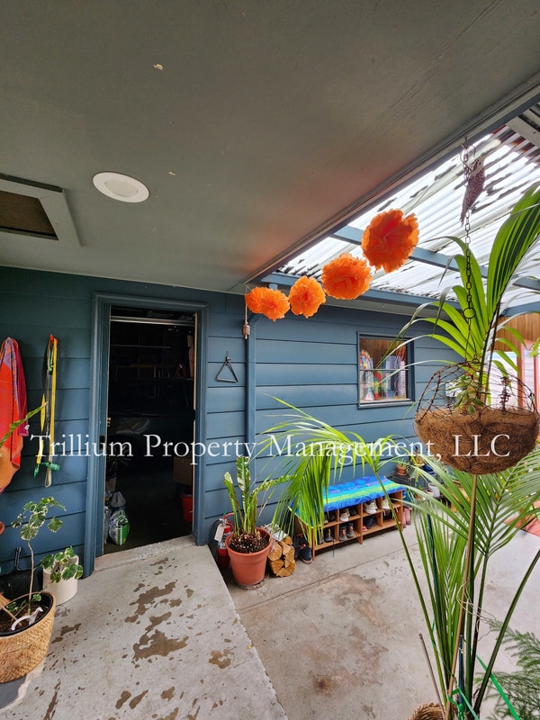 Building Photo - 5935 N Concord Ave