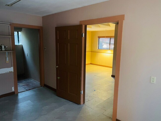 Building Photo - Village of Oak Creek