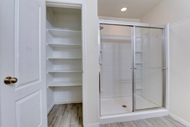 Building Photo - 7906 Yaupon View Dr