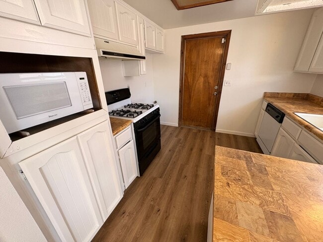 Building Photo - Nice 2 bedroom, 2 bathroom home for Rent in North Visalia.