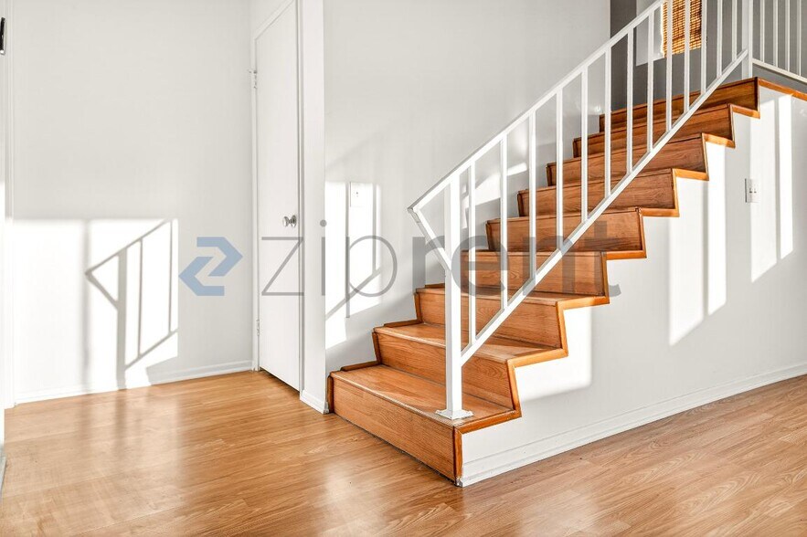 Building Photo - 68 Maegan Pl