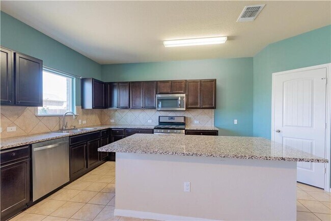 Building Photo - Spacious 4/BR, 2.5/BA Home in Cedar Park –...