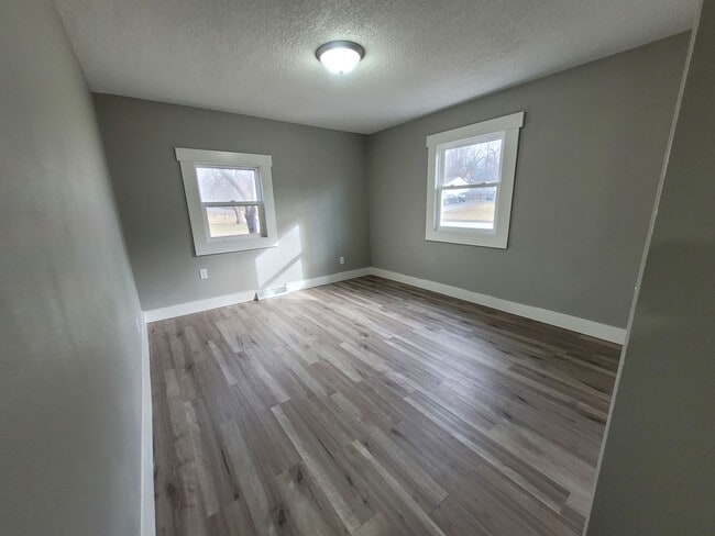 Building Photo - Renovated (in 2024!) two bedroom home, har...