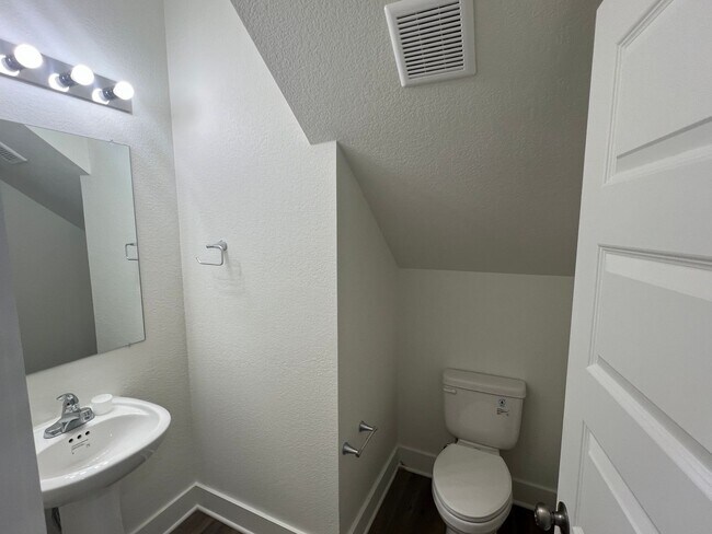 Building Photo - Call Green Oak Property Management to schedule your tour today!