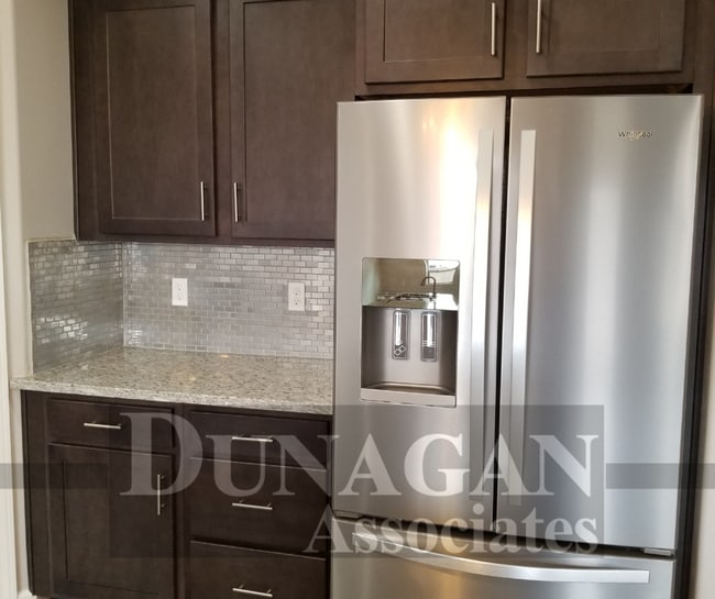 Building Photo - 401 Baler Ln