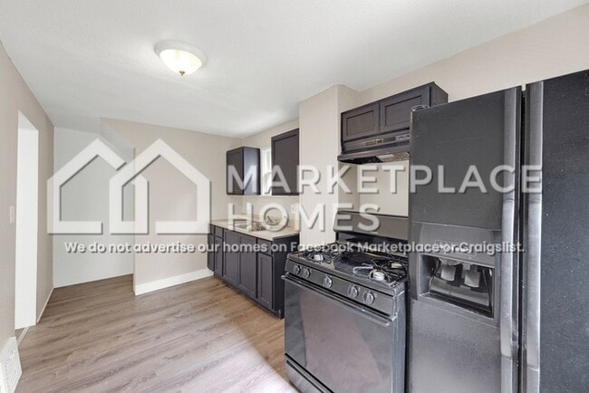 Building Photo - 7906 Dorver Ave