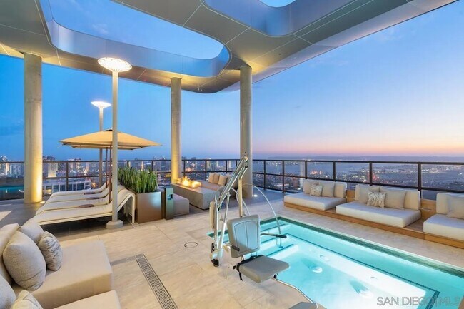 Building Photo - 525 Olive St