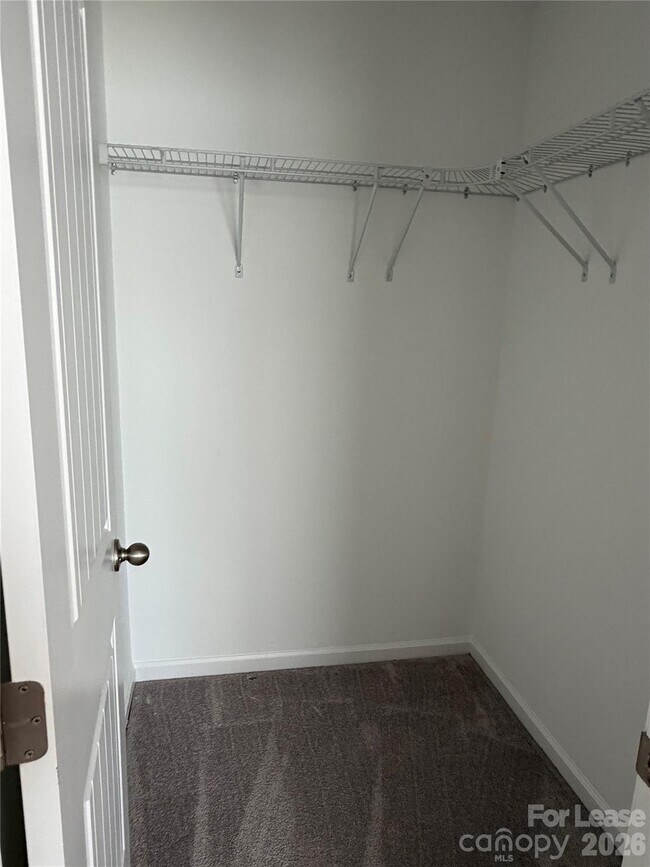 Building Photo - 408 S Elm St