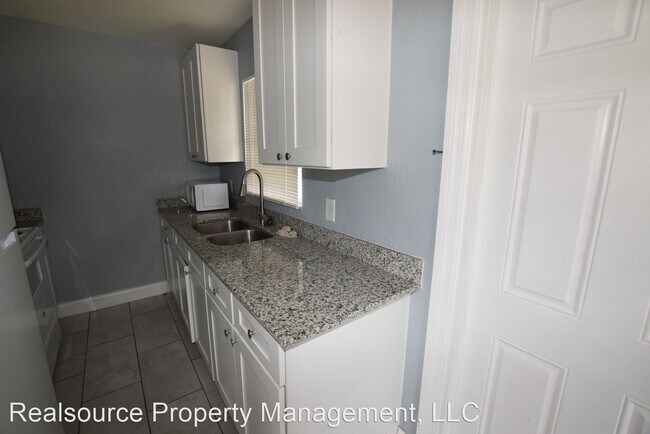 Building Photo - 2 br, 1 bath House - 4943 Pine Hills Road