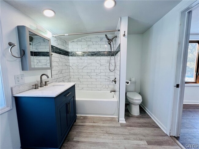 Building Photo - 140 E Oneida St