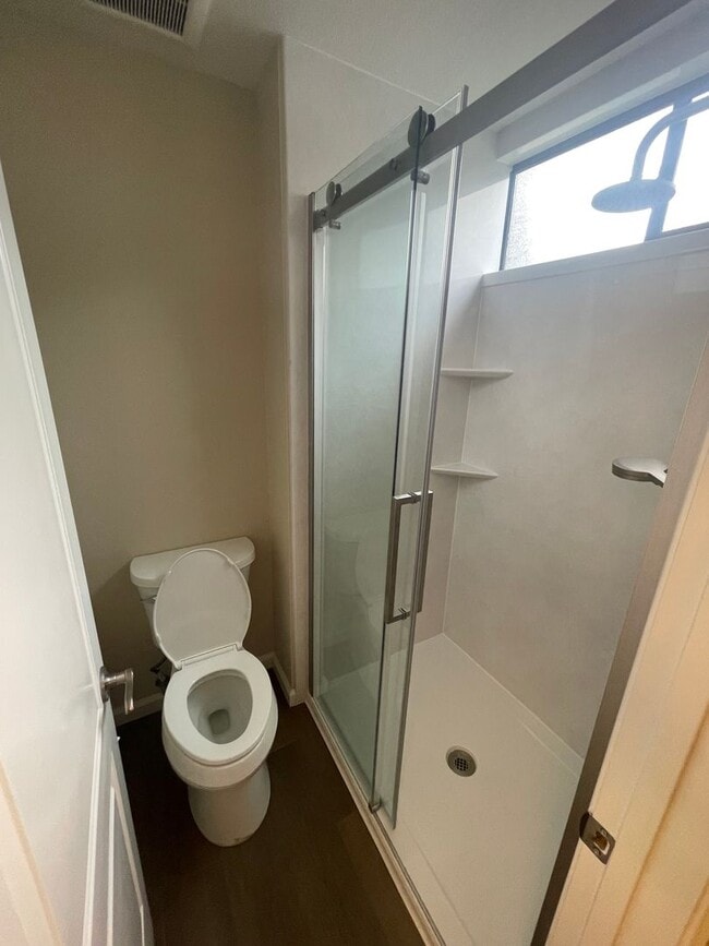 Building Photo - $3190 -- Beautifully Remodeled Townhome in...