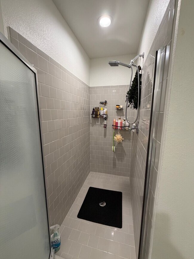 Building Photo - 3 BEDROOM HOME IN DESERT SKY!