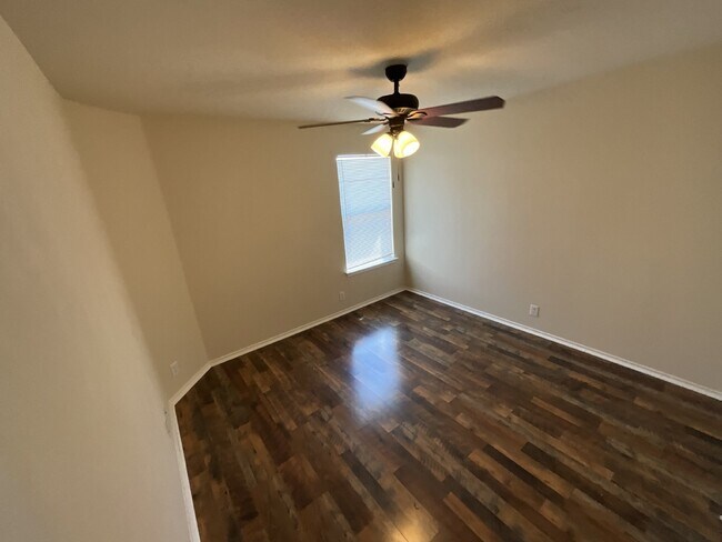 Building Photo - "Charming 3-Bed Oasis with Granite Touches & Cozy Fireplace in Cibolo!"
