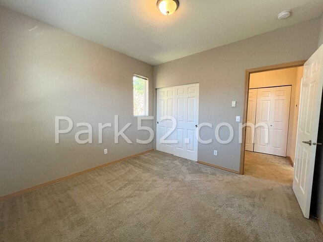 Building Photo - 2 Bedroom Condo in DuPont