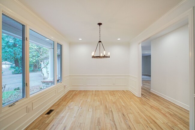 Building Photo - 4bd/3.5ba North Bend Home