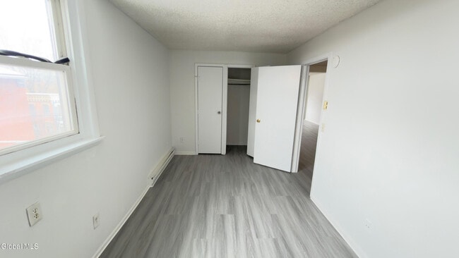 Building Photo - 3132 6th Ave