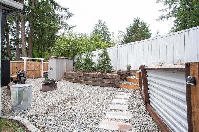 Building Photo - 3 Bed 2 Bath Graham Home w/ Beautiful Kitc...