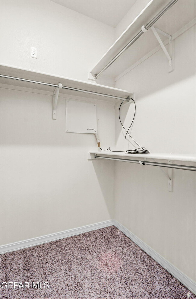 Building Photo - 904 Keenland Ave