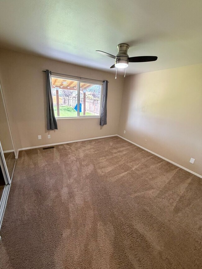 Building Photo - 370 11th St