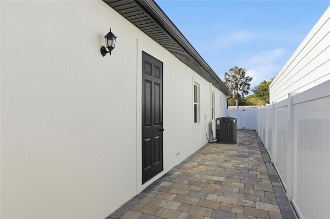 Building Photo - 810 W Whatley Pl