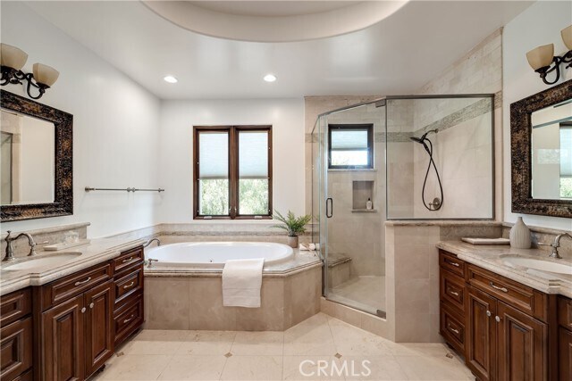 Building Photo - 718 N Poinsettia Ave