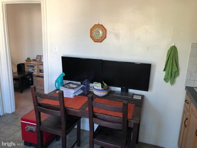 Building Photo - 167 W 7th Ave