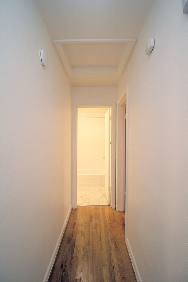 Building Photo - 1902-1910 N Kilpatrick St - Kenton