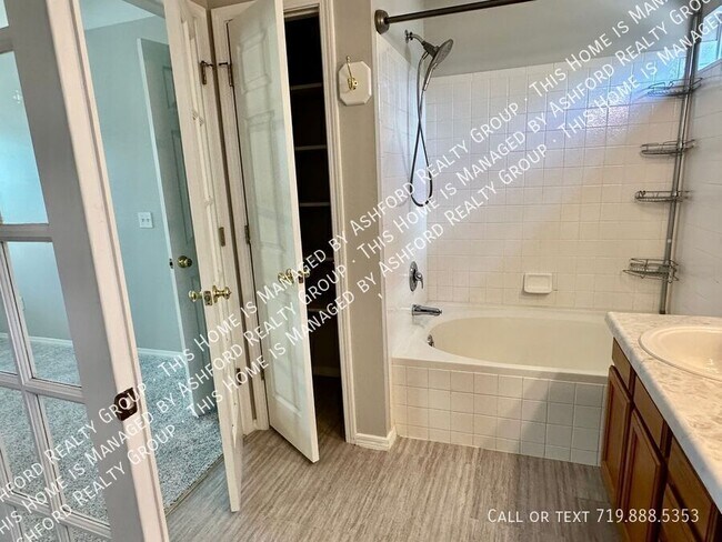 Building Photo - 8316 Cooper River Dr