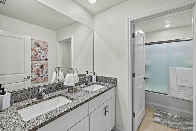 Building Photo - 125 Rose Bud Ln